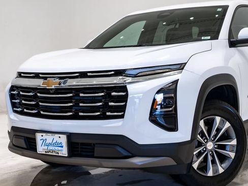 Used 2025 Chevrolet Equinox LT FWD image 3