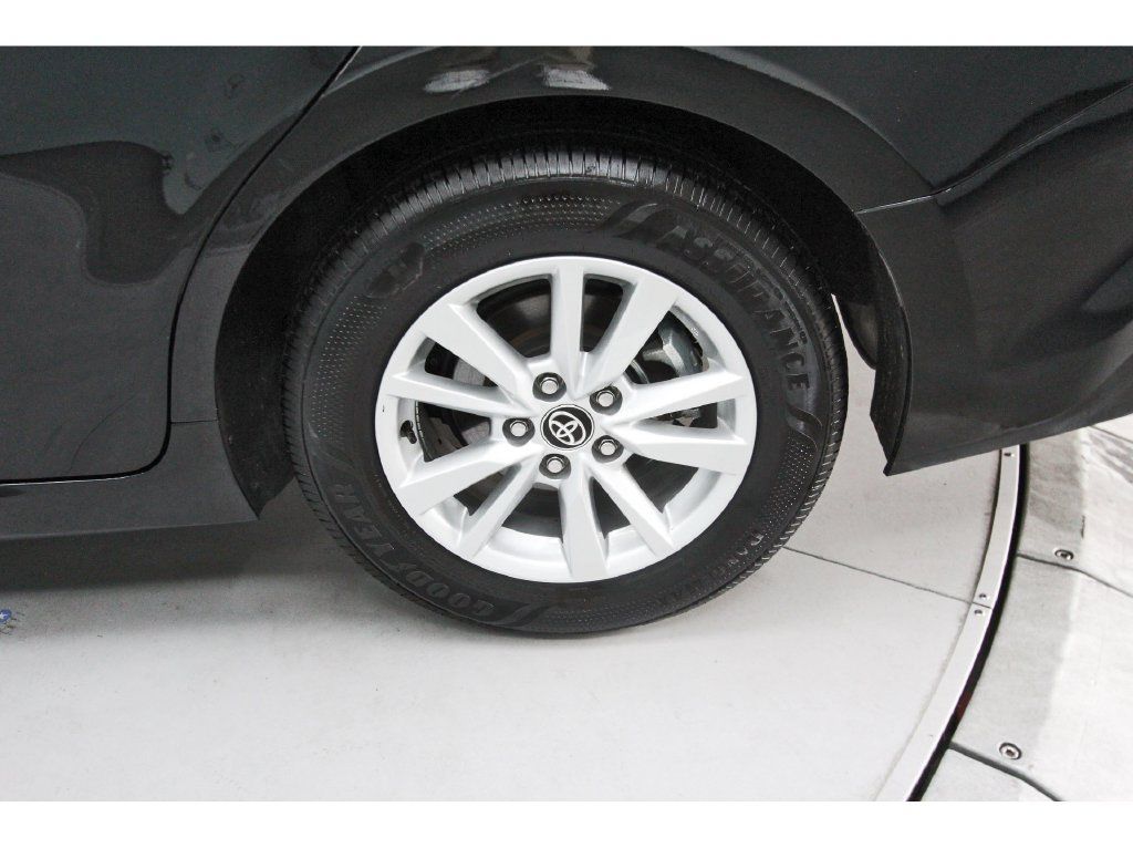 Used 2025 Toyota Camry LE FWD image 6