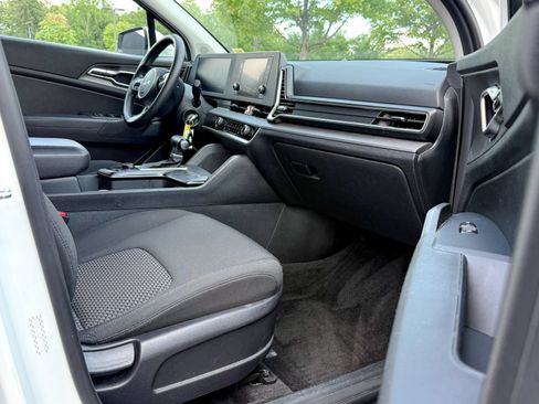 Used 2023 Kia Sportage LX AWD/4WD image 11