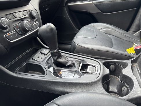 Used 2021 Jeep Cherokee Limited image 19