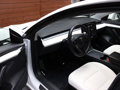 Used 2022 Tesla Model 3 Standard Range image 20