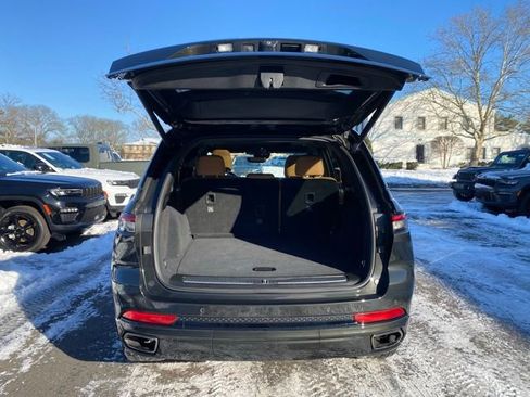 Used 2023 Jeep Grand Cherokee Summit image 9