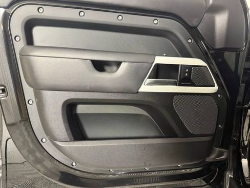 Used 2020 Land Rover Defender 110 SE image 14