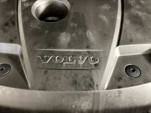 Used 2020 Volvo XC60 T5 Momentum w/ Premium Package image 32