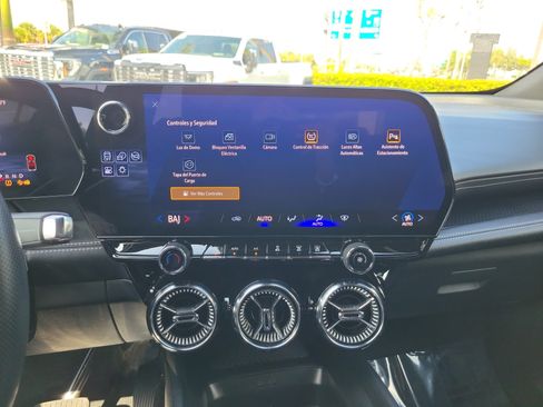 Used 2025 Chevrolet Blazer EV LT AWD/4WD image 22