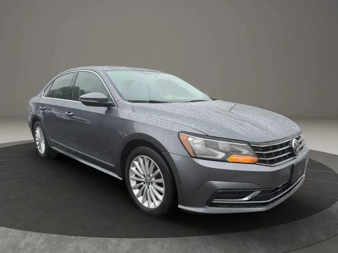 Used 2017 Volkswagen Passat 1.8T SE FWD image 3