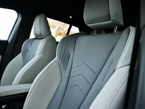 Certified 2025 BMW X2 xDrive28i w/ Technology Package image 23