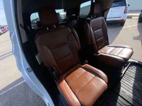 Used 2018 Chevrolet Traverse High Country w/ LPO, Cargo Package AWD/4WD image 2