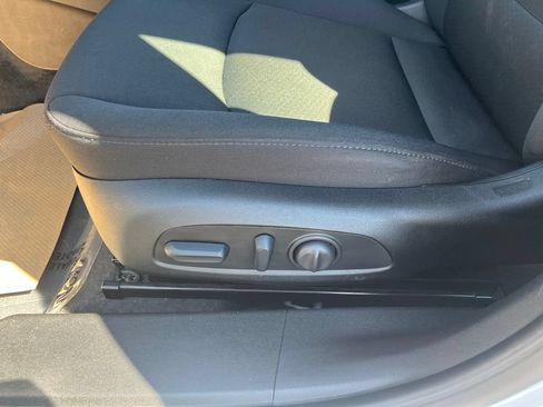 Used 2025 Chevrolet Malibu LT FWD image 12