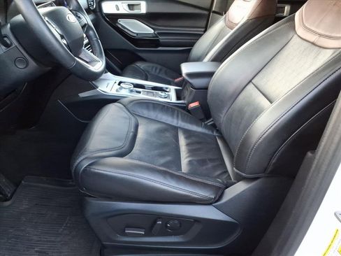 Certified 2022 Ford Explorer Platinum w/ Equipment Group 601A image 14