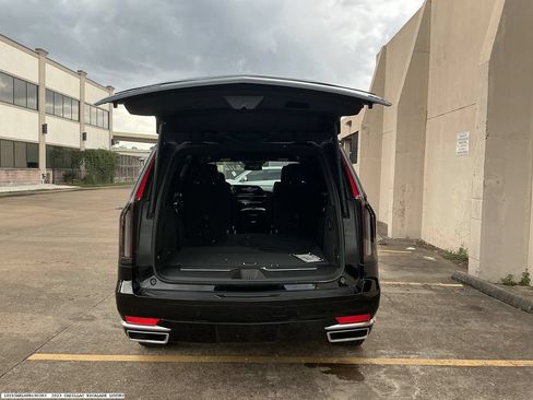 Used 2023 Cadillac Escalade Luxury RWD image 10