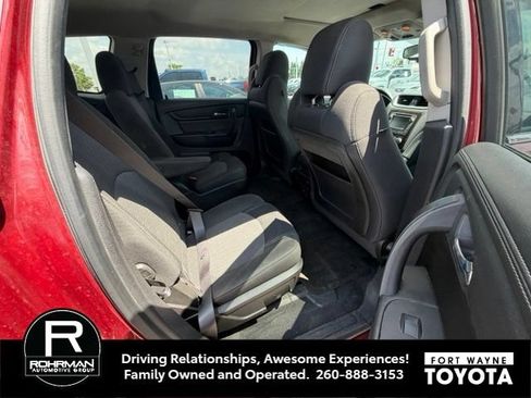Used 2015 Chevrolet Traverse LT w/ Style and Technology Package FWD image 11