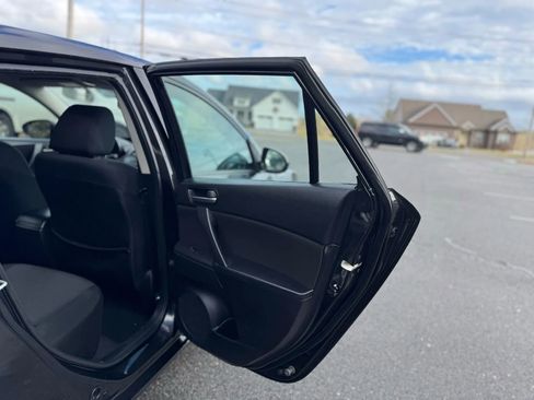 Used 2013 MAZDA MAZDA3 i Touring image 17