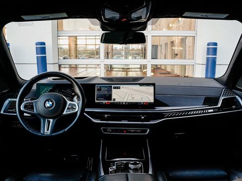 Used 2025 BMW X7 M60i image 12