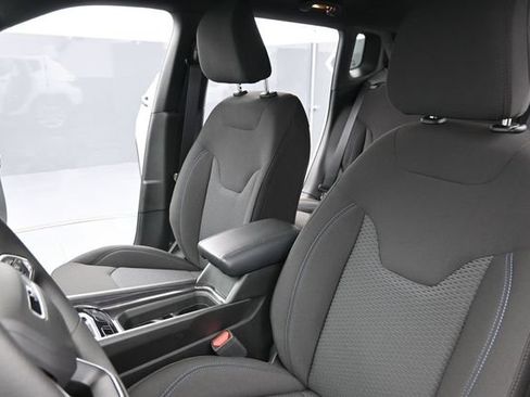 Used 2025 Jeep Compass Sport AWD/4WD image 17