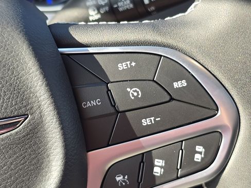 New 2026 Chrysler Pacifica Select image 10