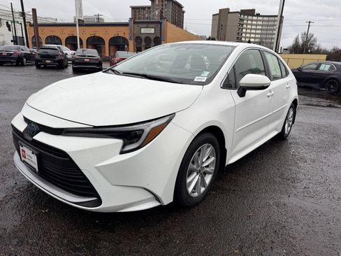 Certified 2024 Toyota Corolla XLE image 4