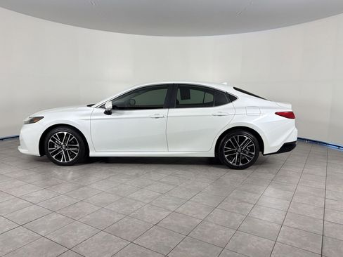 Used 2025 Toyota Camry XLE FWD image 2