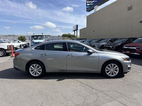 Used 2025 Chevrolet Malibu LT FWD image 2