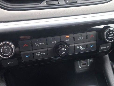 Used 2025 Jeep Compass Limited AWD/4WD image 16