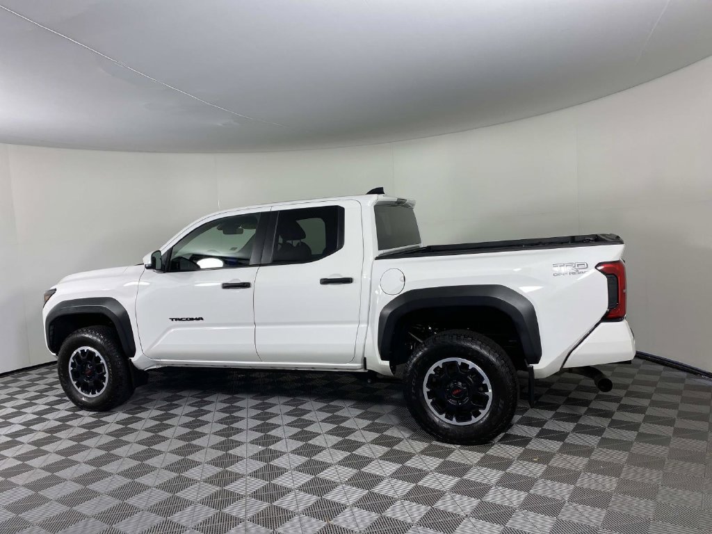 Used 2024 Toyota Tacoma TRD Off-Road AWD/4WD image 5