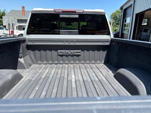 Used 2020 GMC Sierra 2500 SLE w/ SLE Value Package; AWD/4WD image 10