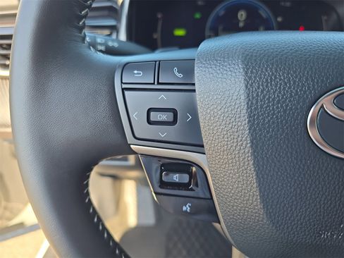 Used 2025 Toyota Camry SE w/ Convenience Package image 22