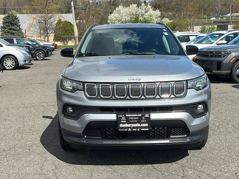 Used 2022 Jeep Compass Latitude AWD/4WD image 3