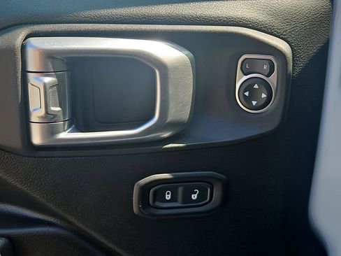 Used 2022 Jeep Wrangler Unlimited Sport AWD/4WD image 26
