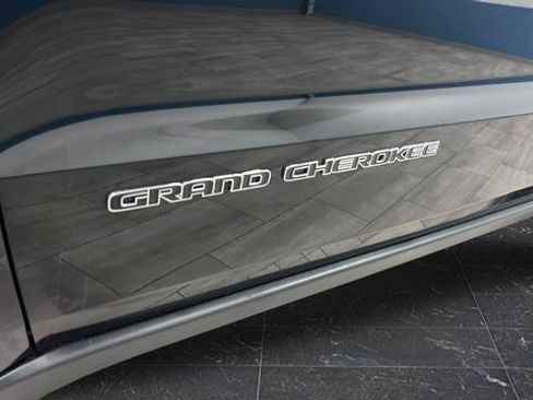 Used 2019 Jeep Grand Cherokee Limited w/ Trailer Tow Group IV AWD/4WD image 38