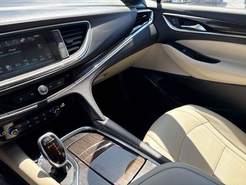 Used 2019 Buick Enclave Essence FWD image 23
