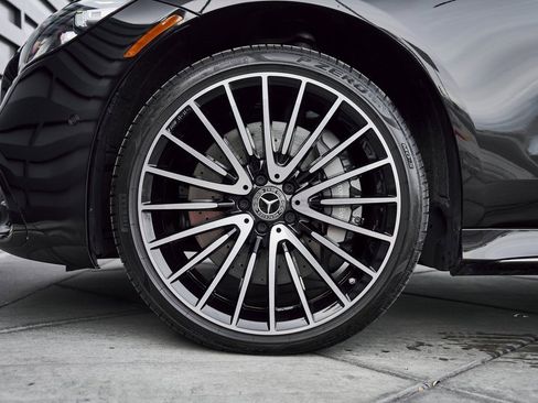 Used 2024 Mercedes-Benz S 580 4MATIC Sedan w/ AMG Line image 3