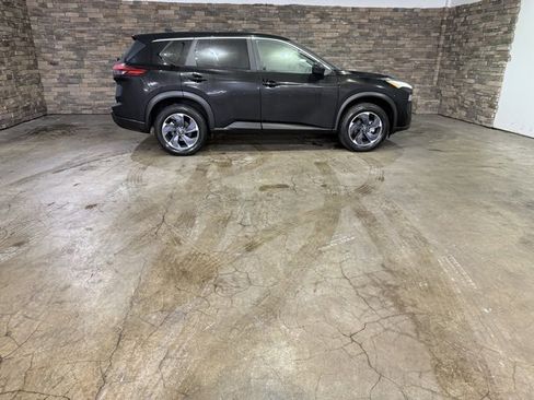 Certified 2025 Nissan Rogue SV image 34