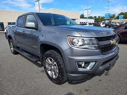 Used 2018 Chevrolet Colorado Z71 AWD/4WD image 3