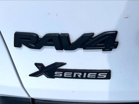 Used 2021 Toyota RAV4 LE FWD image 31