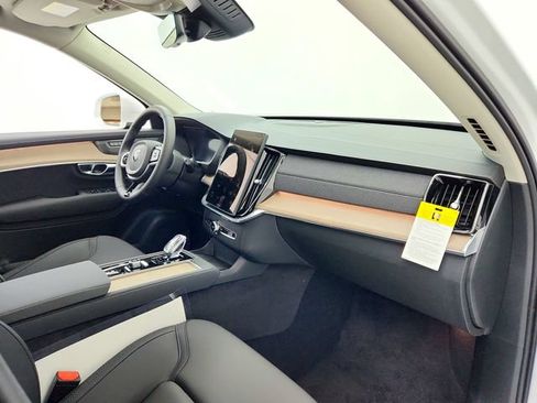 New 2025 Volvo XC90 T8 Plus w/ Protection Package Premier AWD/4WD image 13