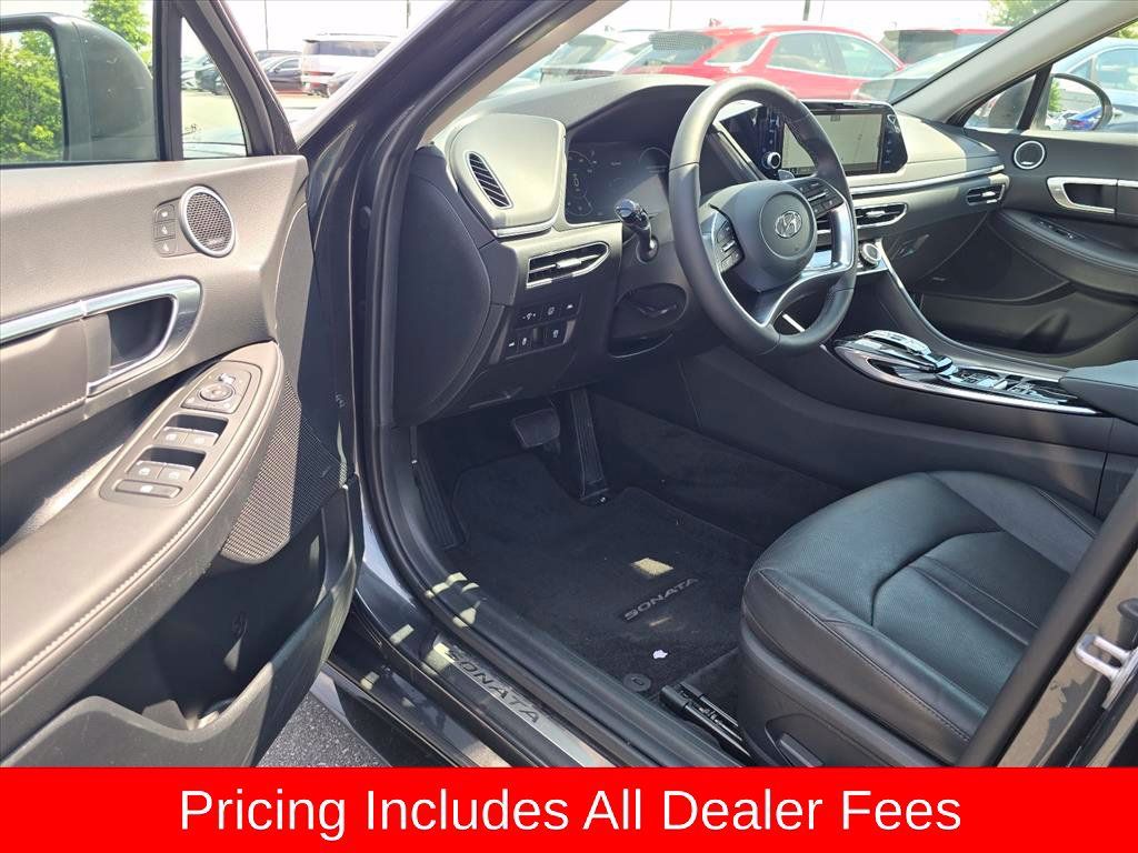 Used 2023 Hyundai Sonata Limited w/ Cargo Package FWD image 9