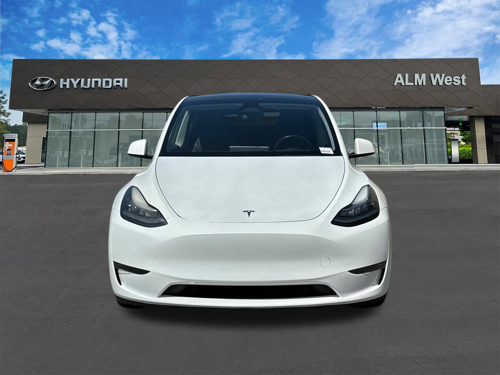 Used 2023 Tesla Model Y Long Range AWD/4WD image 2