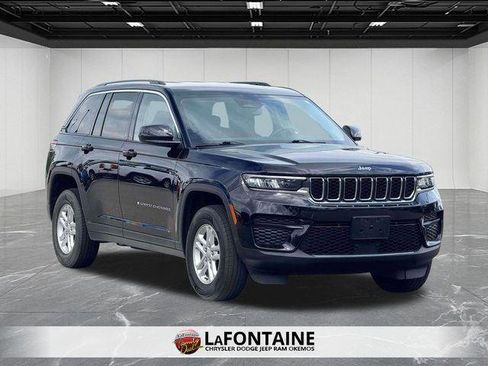 Certified 2023 Jeep Grand Cherokee Laredo w/ Luxury Tech Group I AWD/4WD image 3