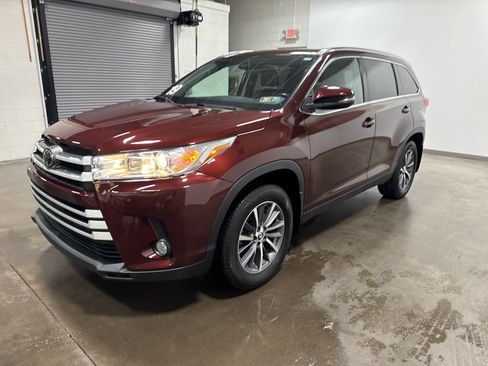 Used 2019 Toyota Highlander XLE AWD/4WD image 6
