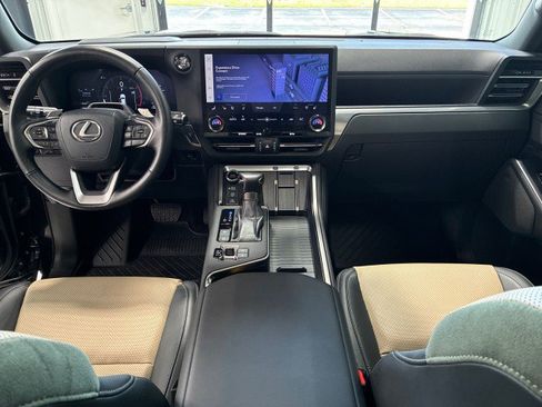 Used 2024 Lexus GX 550 AWD/4WD image 10