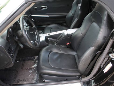 Used 2006 Chrysler Crossfire Limited RWD image 12