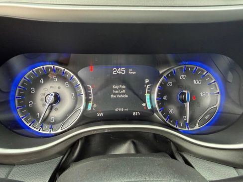 Used 2022 Chrysler Pacifica Touring-L FWD image 20