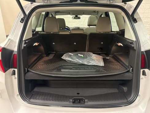Used 2015 Ford C-MAX Energi SEL w/ Equipment Group 302A image 10
