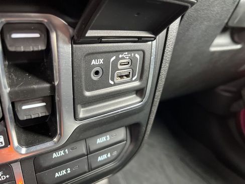Used 2024 Jeep Wrangler Unlimited Sport AWD/4WD image 37