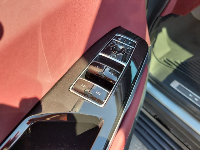 Used 2026 Cadillac Escalade Luxury w/ LPO, Radiant Package AWD/4WD image 23