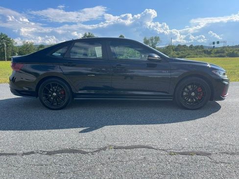 Used 2025 Volkswagen Jetta GLI Autobahn FWD image 5
