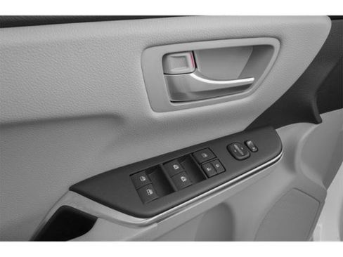 Used 2015 Toyota Camry SE w/ Moonroof Package FWD image 20