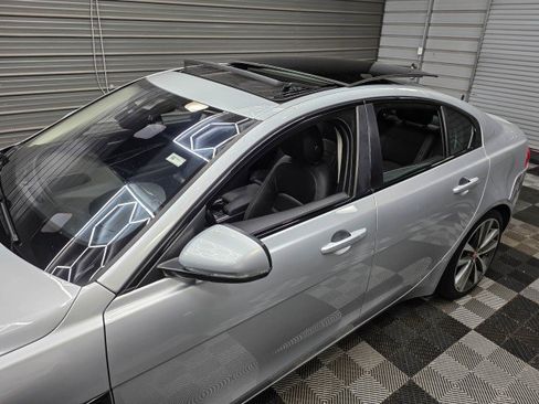 Used 2017 Jaguar XE Prestige RWD image 11