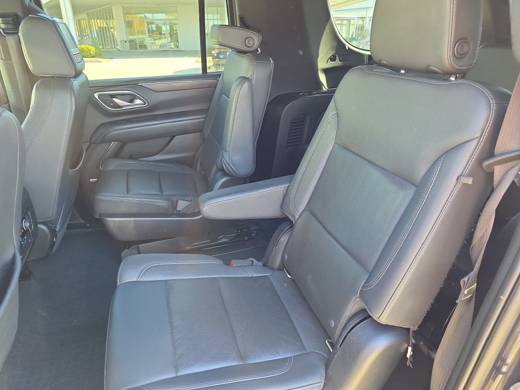 Used 2022 Chevrolet Suburban LT w/ LT Signature Package RWD image 19